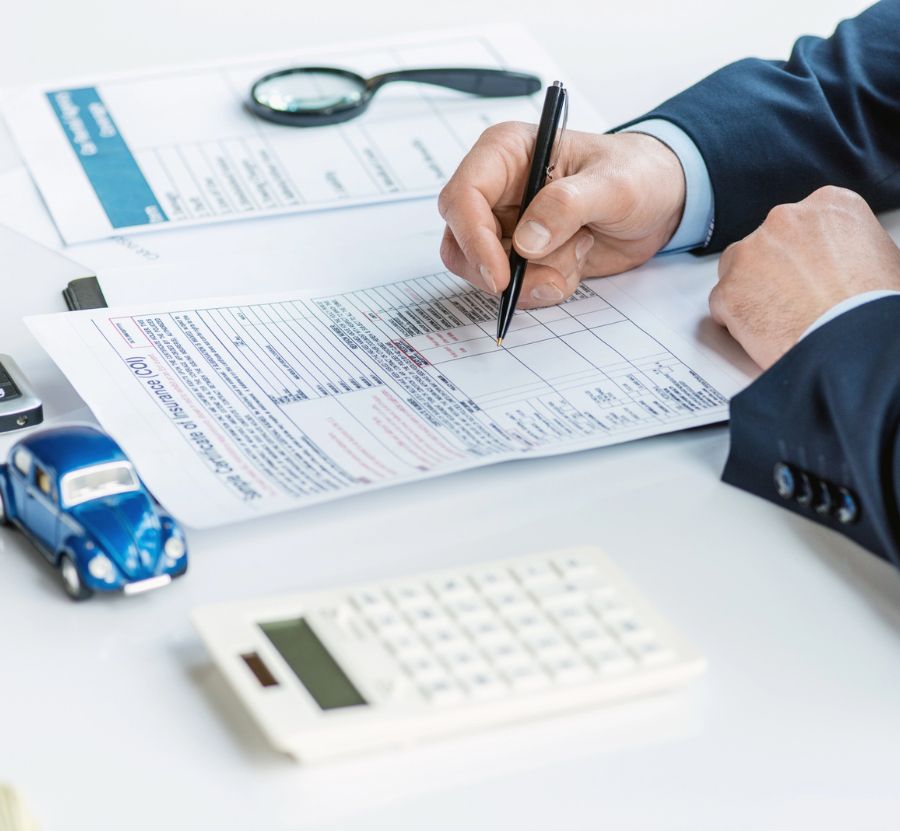 An agent signing up a client for an auto insurance policy in Peabody, MA